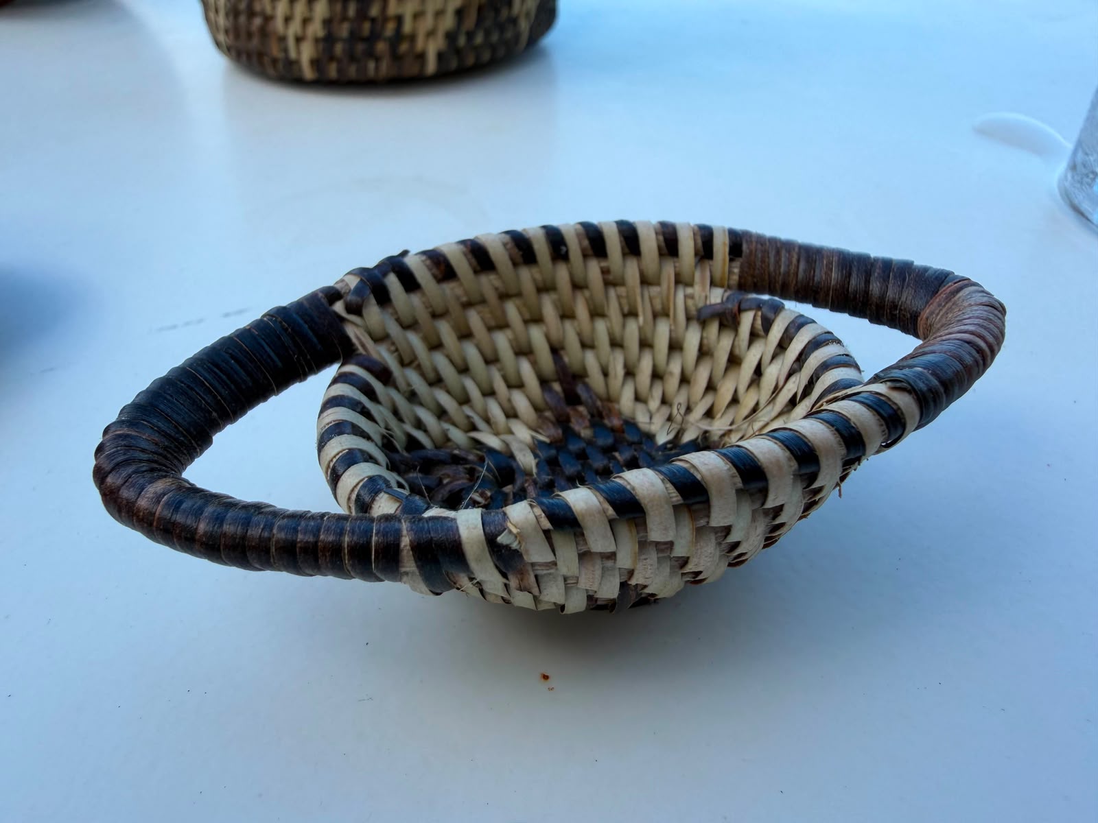 Hand-Woven Fridge Magnet Basket — With Handle (Oval)
