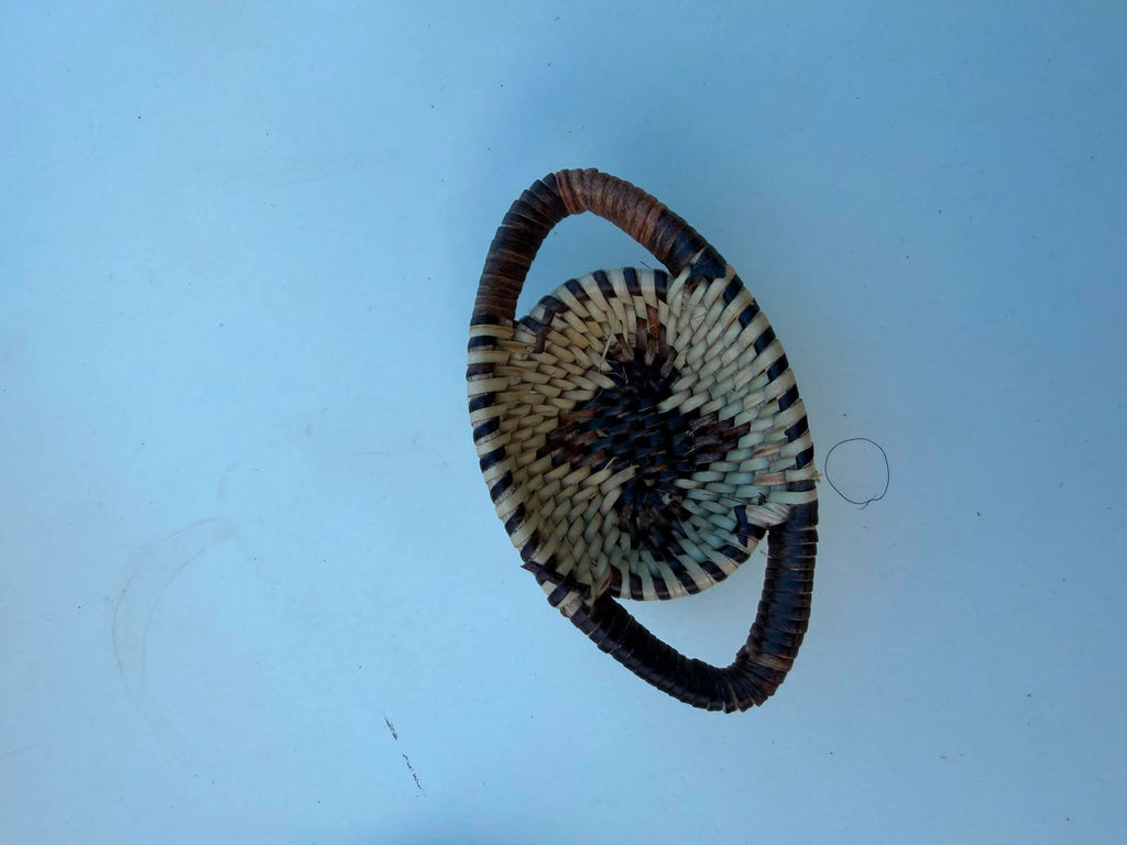 Hand-Woven Fridge Magnet Basket — With Handle (Oval)